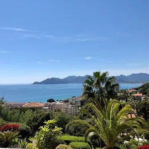 https://t2-superbe-vue-mer-cannes.fr-provencehotel.com